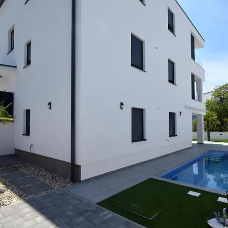 Ak Lux With Private Pool Apartman *