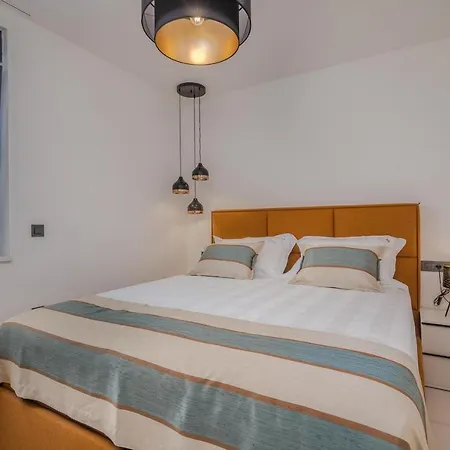 Ak Lux With Private Pool Apartman Njivice