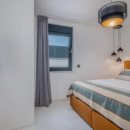 Ak Lux With Private Pool Apartman Njivice