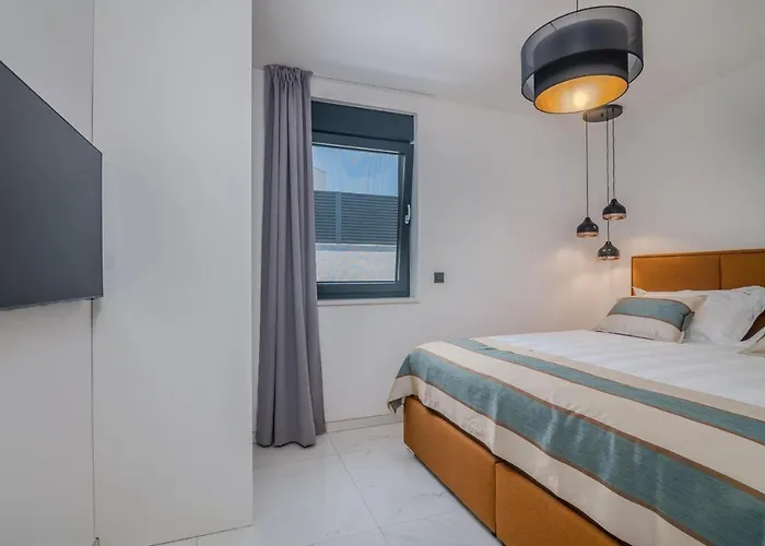 Ak Lux With Private Pool Apartment Njivice