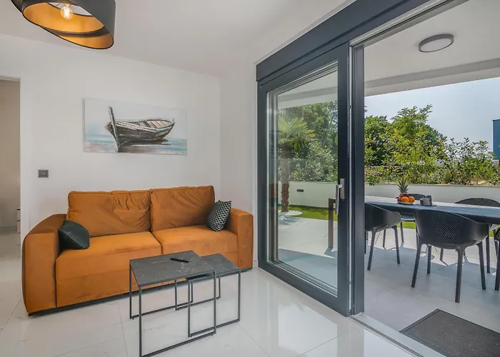 Ak Lux With Private Pool Apartment Njivice