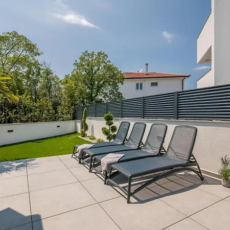 Ak Lux Apartment *