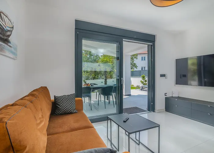 Ak Lux With Private Pool Njivice